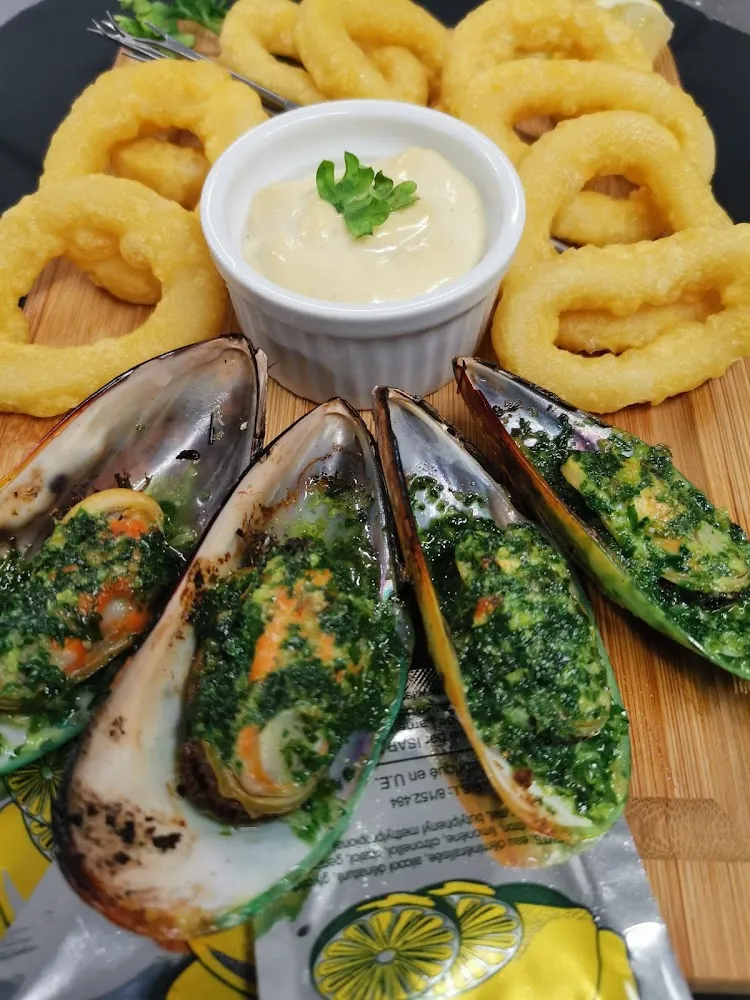 Planche Calamars Et Moules Farcies